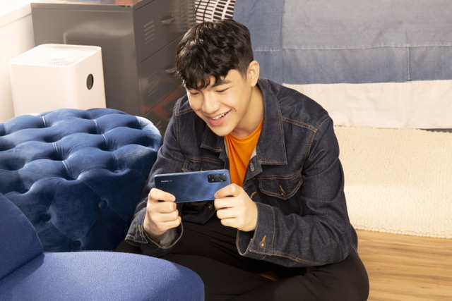 Filipino Gen Z stars share what they love about the Redmi Note 11