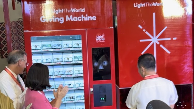 Vending machines for charity ‘Light the World Giving Machines’ return to PH this Christmas