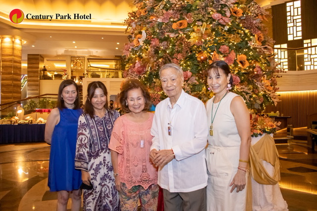 Century Park Hotel Holds Annual Tree Lighting Event