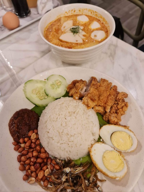Nanyang Hainanese Chicken Rice and Nasi Lemak