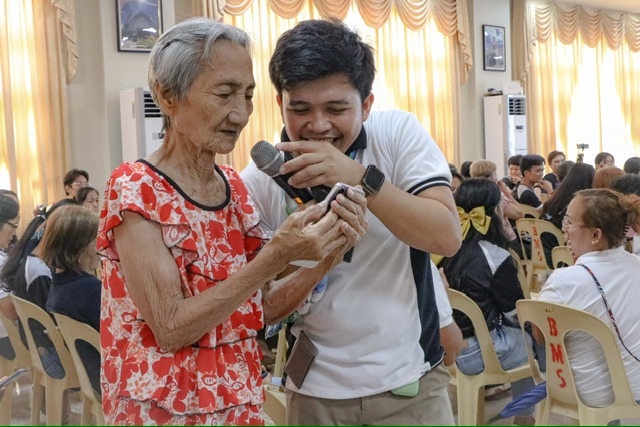 Seniors in Cebu join PLDT, Smart and PNPh’s Digital Literacy and Mental Health Awareness Training 