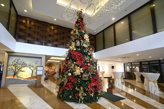 Kabayan Hotel Shines in the Colors of Christmas!
