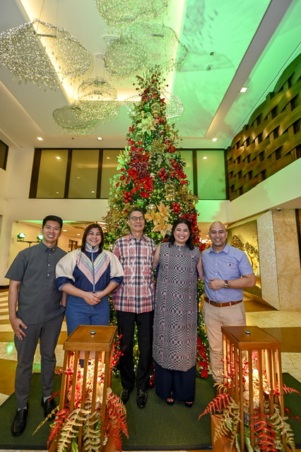 Kabayan Hotel Shines in the Colors of Christmas!