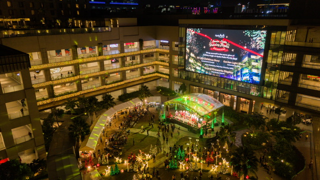 Ayala Malls Manila Bay Illuminates the Season with 'Garden Lights, Holiday Nights' and the Metro’s Largest 4K 3D LED Display