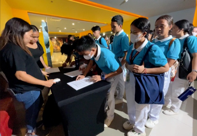 Globe’s Hapag Movement fulfills wishes of Cebu scholars through ‘Wish’ screening