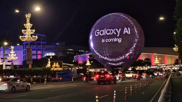 Samsung lights up SM Mall of Asia Globe for Galaxy Unpacked