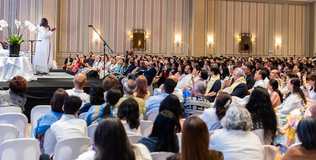 Filipinos discover the power of breathwork and meditation with world-renowned spiritual leader and ambassador of peace Gurudev Sri Sri Ravi Shankar