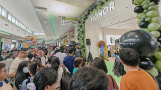 Top AI Camera Phone HONOR Magic6 Pro Now Available Nationwide with FREE HONOR Watch GS3! 