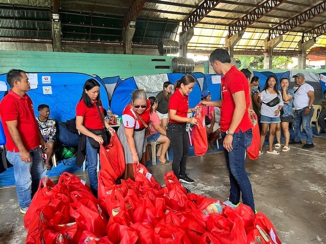 M Lhuillier Provides Swift Aid to Fire Victims in Ormoc City