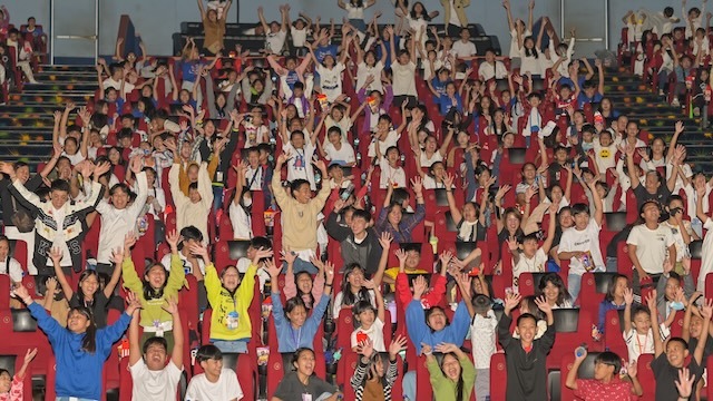 Globe’s G-gantic Goal unlocked: 100,000 customers unite to bring food, fun to 917 underprivileged families