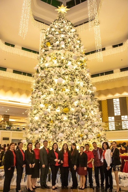 CENTURY PARK HOTEL CELEBRATES THE HOLIDAY SEASON WITH ANNUAL CHRISTMAS TREE LIGHTING 