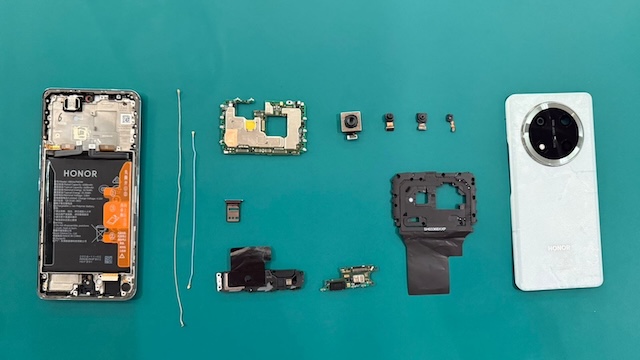 We Checked What’s Inside the HONOR X9c 5G and Here's Why It's The Toughest Phone of 2025