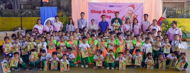 SM brings Christmas joy to 6000 underprivileged kids