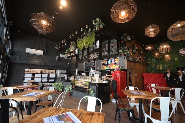 Brews and Babes Bistro