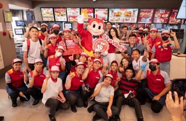 IT’S A VIBE: Jollibee Kicks Off Coffee Blends Pop-up with Surprise Event Featuring Atasha Muhlach