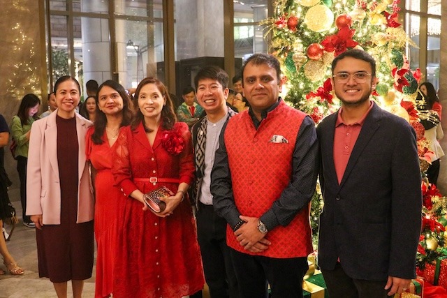 Hilton Manila Newport World Resorts Marks Its First Tree Lighting in Three Years with a Radiant Yuletide Celebration