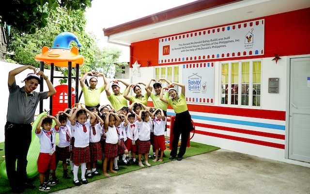 McDonald’s Philippines’ Dr. George T. Yang shares the gift of happiness this Christmas