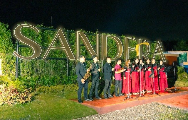 Vista Manors Unwraps Christmas Celebrations in a Nationwide Lighting Ceremony