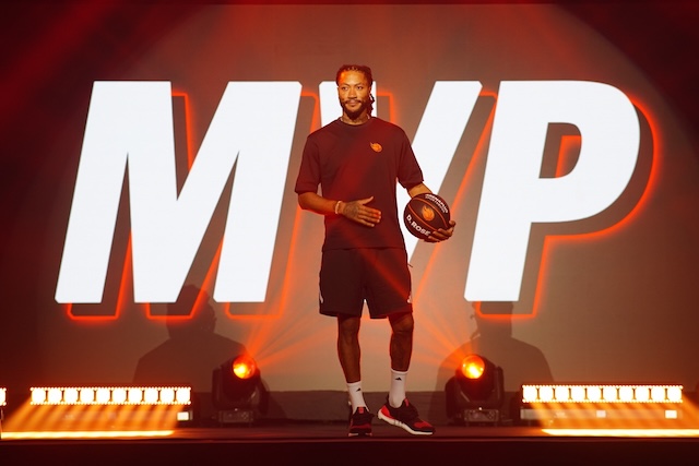 Derrick Rose’s Journey of Resilience Lives On Through His Jersey Retirement and Exclusive ArenaPlus Signed Jersey Giveaway