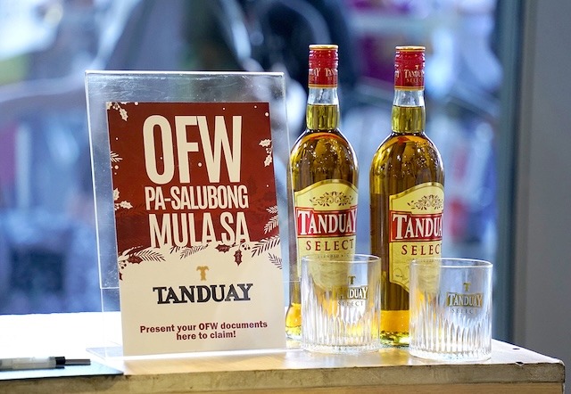 Tanduay Gives Homecoming Gifts to Returning OFWs at Cebu Airport