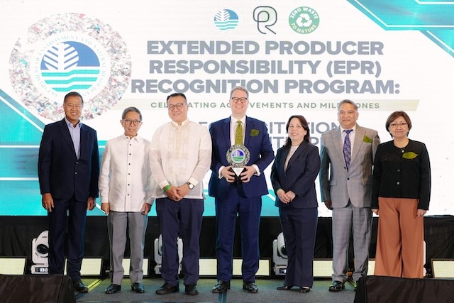 DENR cites SM for group-wide efforts on plastic recovery and waste management 